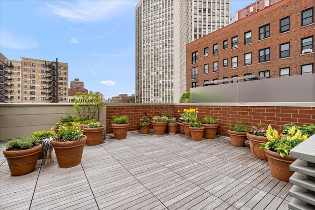 422 W Deming Place 4, Chicago, IL 60614