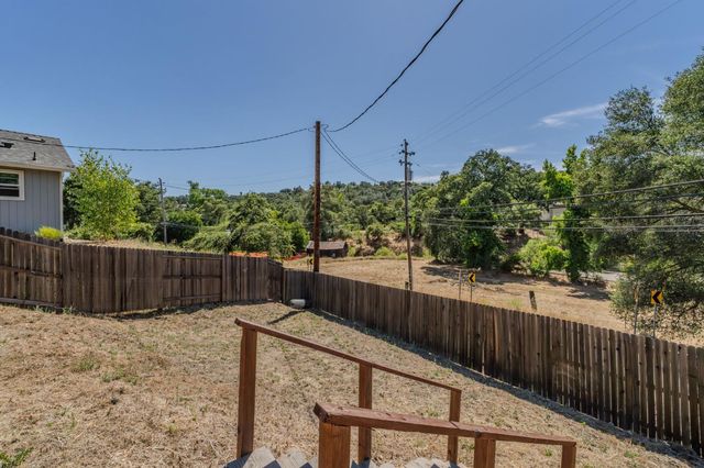 1016 Jackson Gate Rd, Jackson, CA 95642