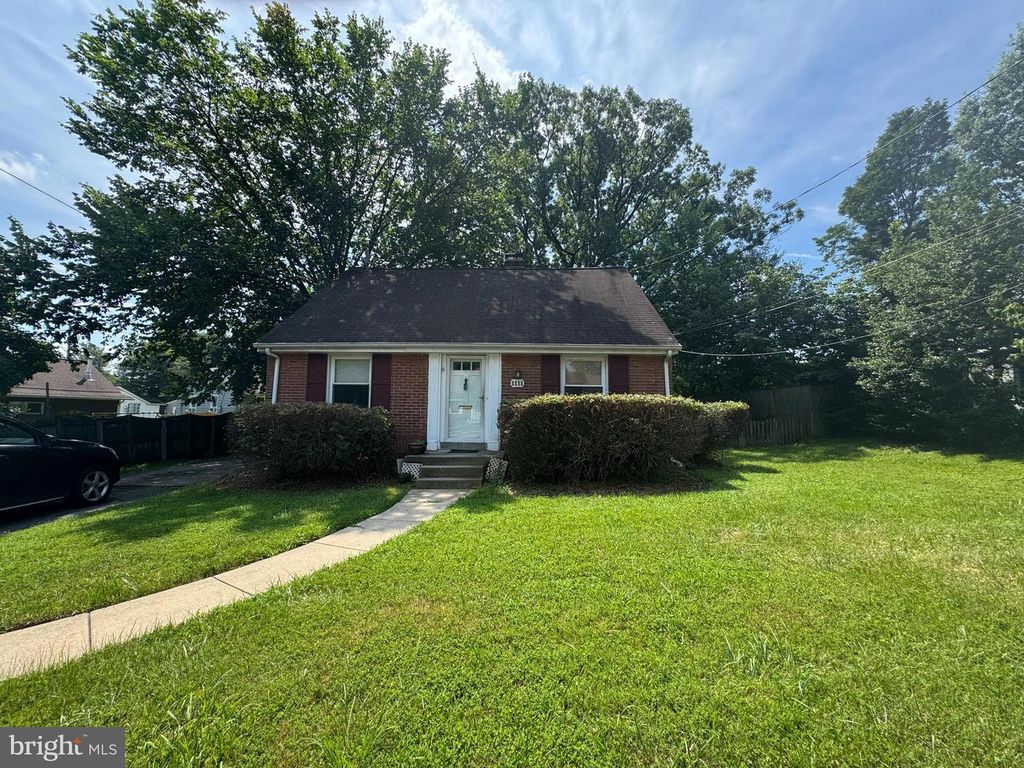 1111 EDMONSTON DR, Rockville, MD 20851