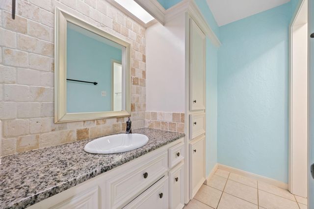 12106 Cypresswood Drive, Houston, TX 77070