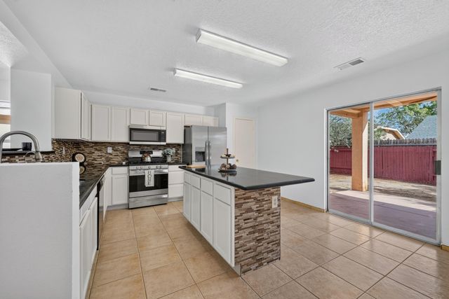 7804 Crepe Myrtle Road SW, Albuquerque, NM 87121