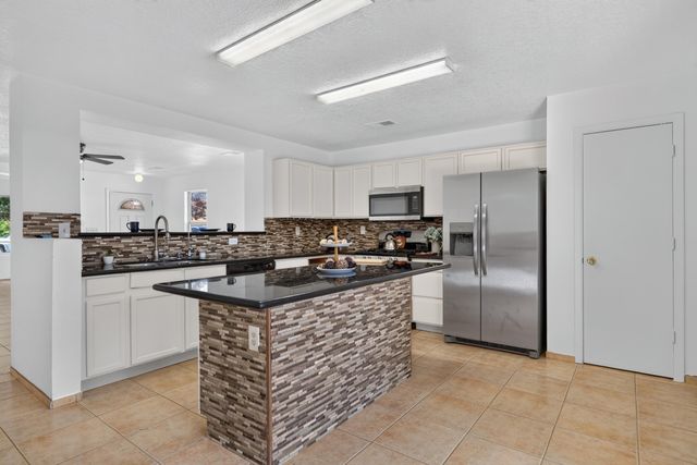 7804 Crepe Myrtle Road SW, Albuquerque, NM 87121