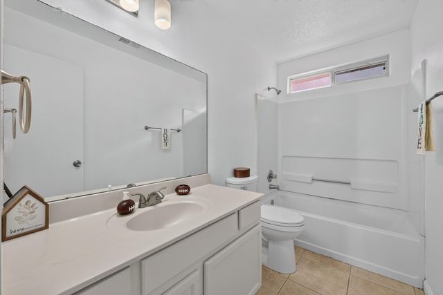 7804 Crepe Myrtle Road SW, Albuquerque, NM 87121
