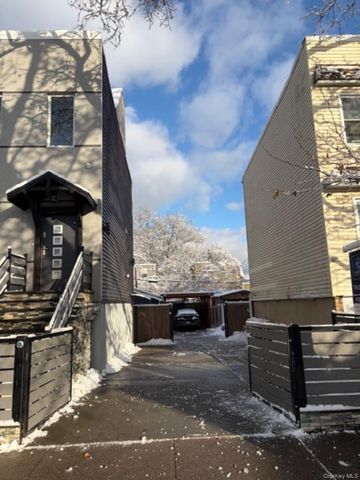 71-61 70th St, Glendale, NY 11385