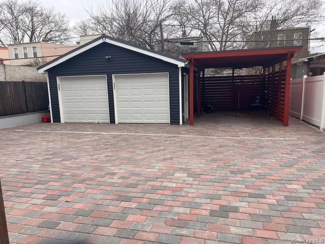 71-61 70th St, Glendale, NY 11385