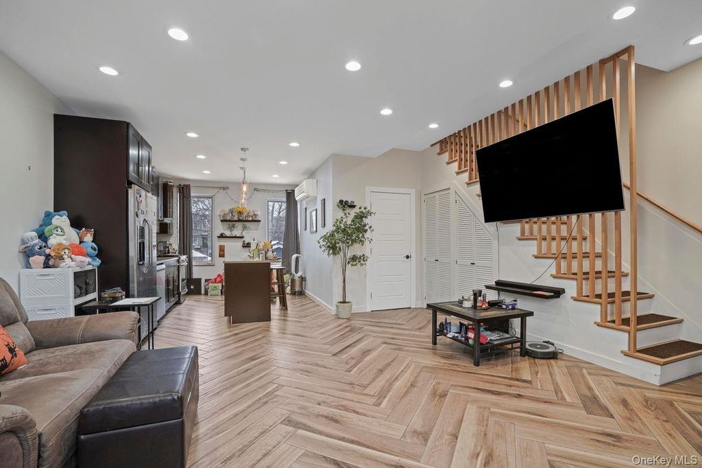 71-61 70th St, Glendale, NY 11385 — photo 3