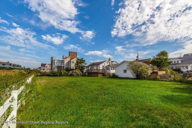15 Riverview Road, Monmouth Beach, NJ 07750