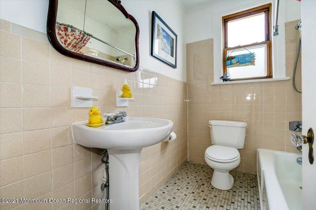 15 Riverview Road, Monmouth Beach, NJ 07750