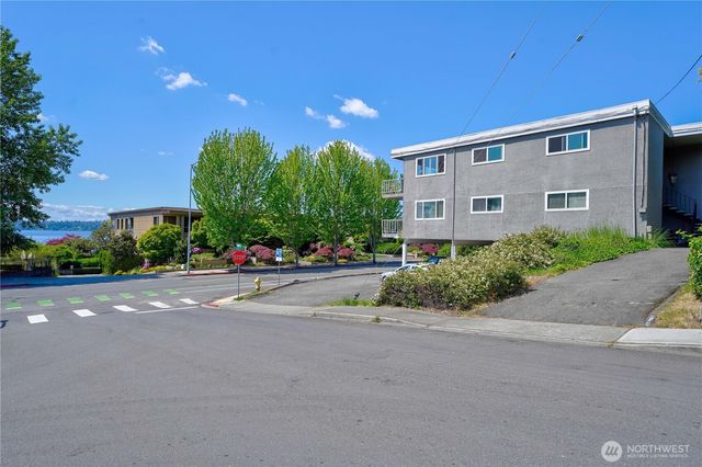 8 10th Avenue S, Kirkland, WA 98033