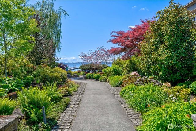 8 10th Avenue S, Kirkland, WA 98033