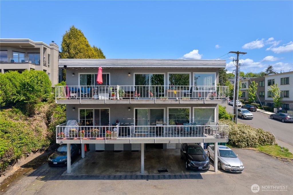 8 10th Avenue S, Kirkland, WA 98033