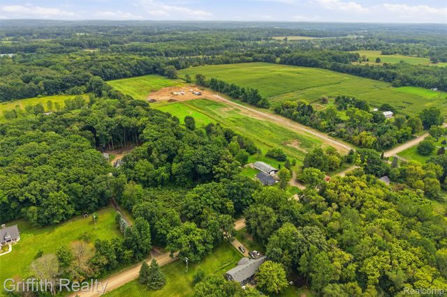 5824 Mack Road, Oceola Township, MI 48855