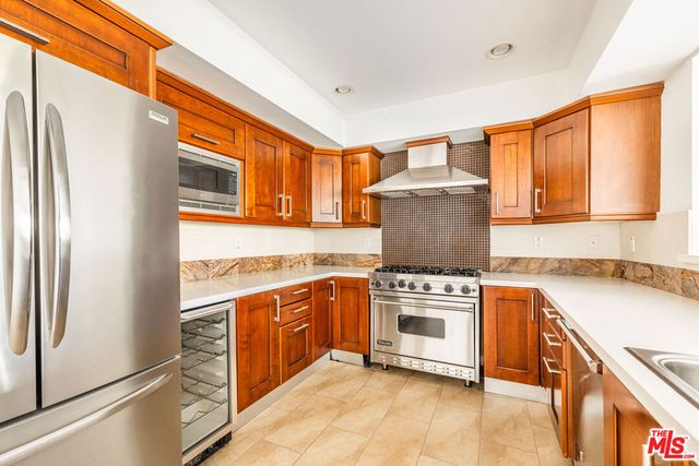 951 Granville Avenue 202, Los Angeles, CA 90049