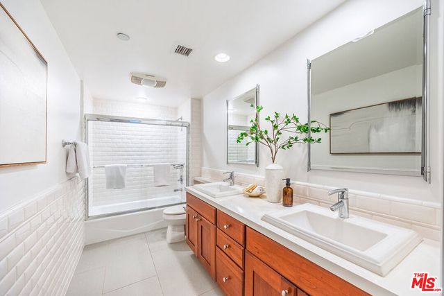 951 Granville Avenue 202, Los Angeles, CA 90049