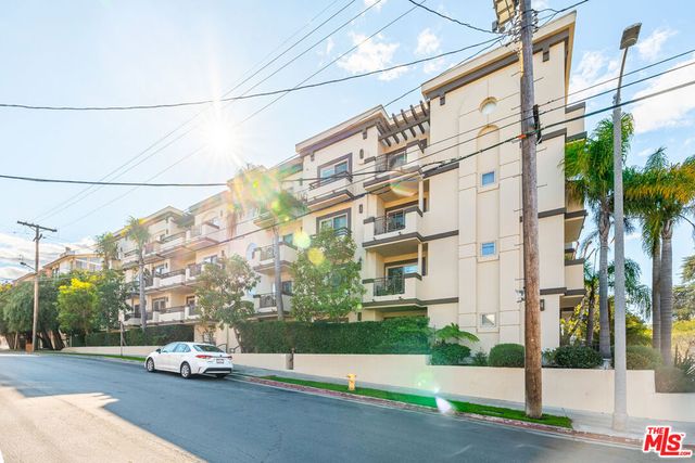 951 Granville Avenue 202, Los Angeles, CA 90049