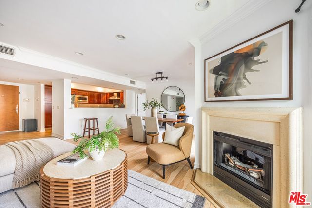951 Granville Avenue 202, Los Angeles, CA 90049