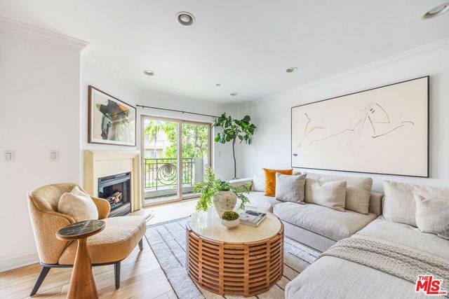 951 Granville Avenue 202, Los Angeles, CA 90049
