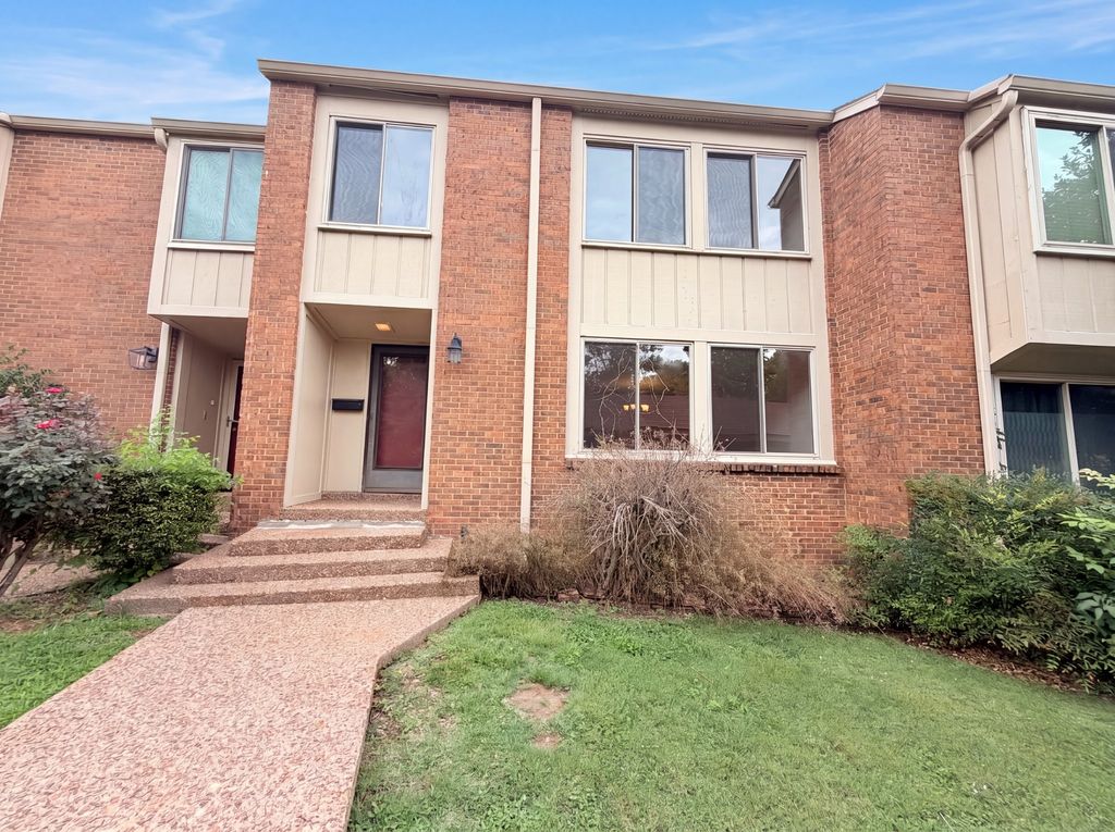 6924 Highland Park Dr, Nashville, TN 37205