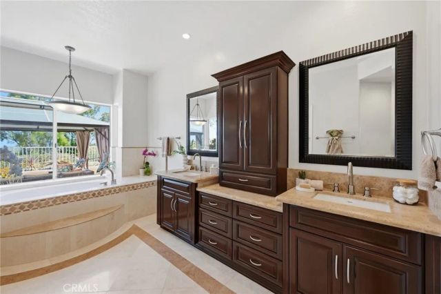 10 Toulon, Laguna Niguel, CA 92677