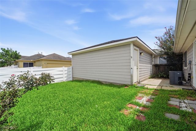 1549 Nichole Woods Drive, Houston, TX 77047