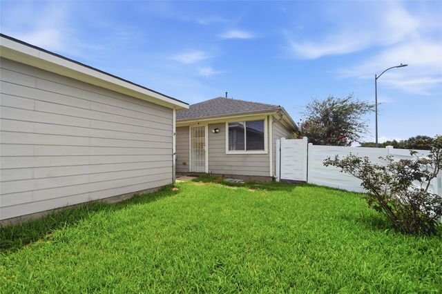 1549 Nichole Woods Drive, Houston, TX 77047