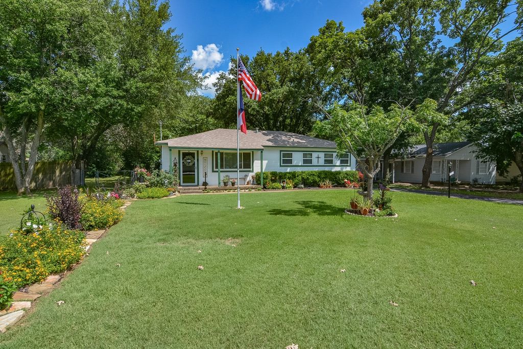 529 Lee Street, Cedar Hill, TX 75104