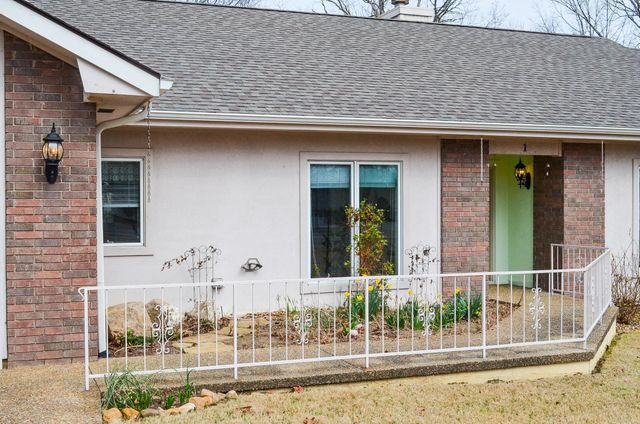 1 Magellan Circle, Hot Springs Village, AR 71909