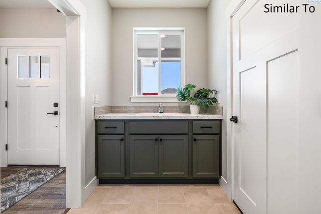 996 Miraflores Ave., West Richland, WA 99353