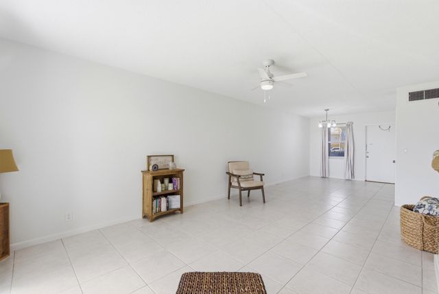 311 E Ocean Avenue 104, Lantana, FL 33462