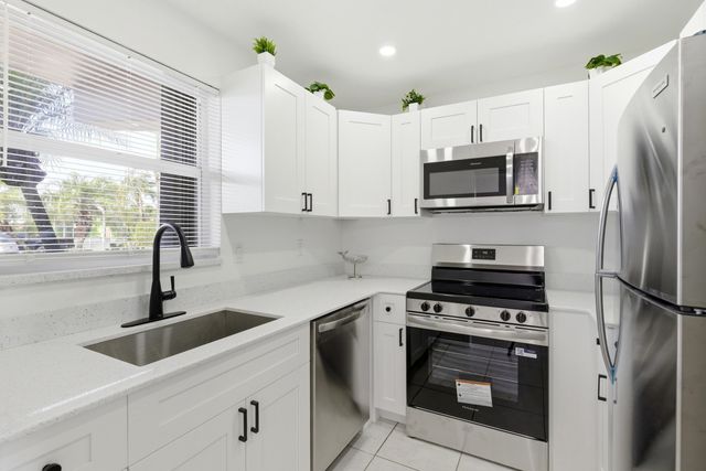 311 E Ocean Avenue 104, Lantana, FL 33462