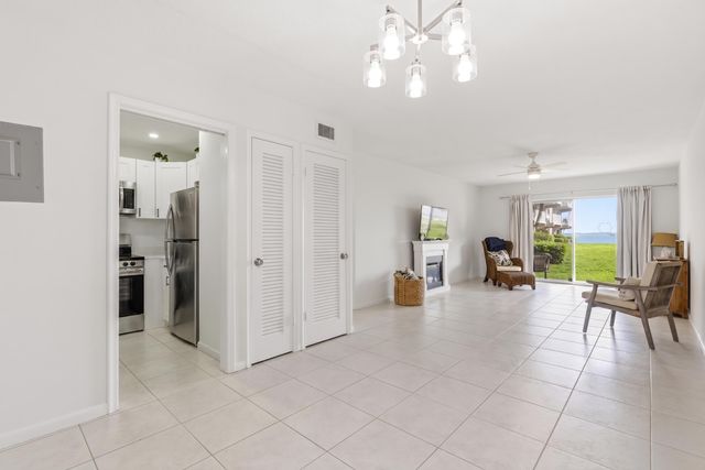 311 E Ocean Avenue 104, Lantana, FL 33462