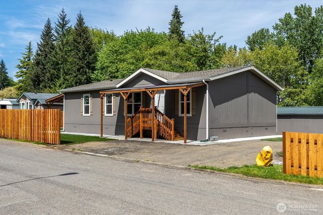 101 Sir Lancelot Drive, Castle Rock, WA 98611