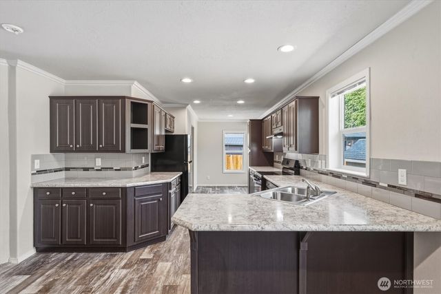 101 Sir Lancelot Drive, Castle Rock, WA 98611
