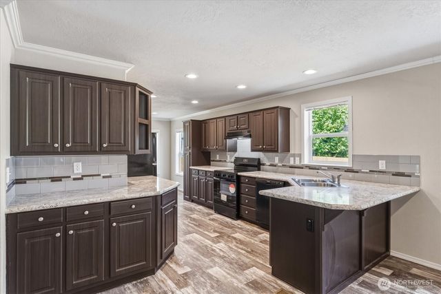 101 Sir Lancelot Drive, Castle Rock, WA 98611