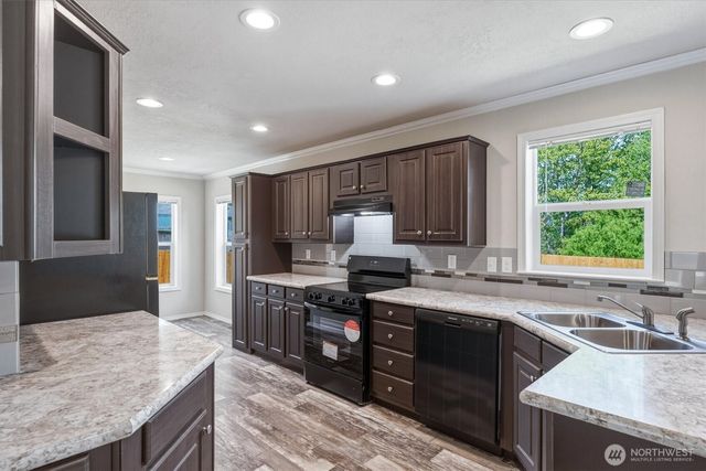 101 Sir Lancelot Drive, Castle Rock, WA 98611