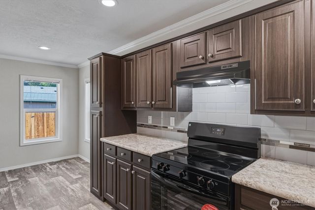 101 Sir Lancelot Drive, Castle Rock, WA 98611