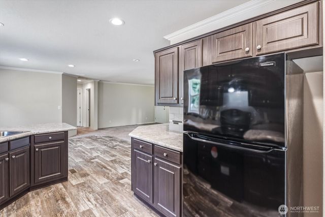 101 Sir Lancelot Drive, Castle Rock, WA 98611