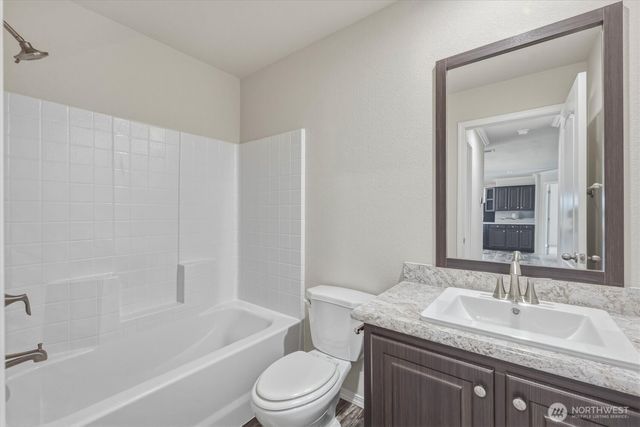 101 Sir Lancelot Drive, Castle Rock, WA 98611