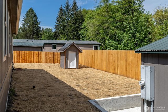 101 Sir Lancelot Drive, Castle Rock, WA 98611