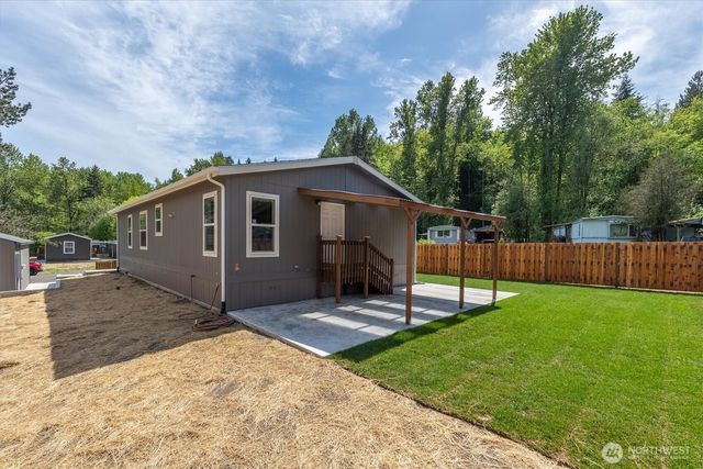 101 Sir Lancelot Drive, Castle Rock, WA 98611