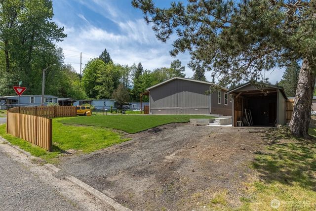 101 Sir Lancelot Drive, Castle Rock, WA 98611