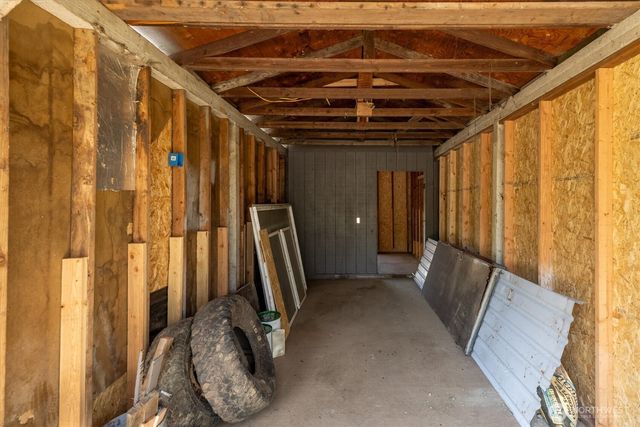 101 Sir Lancelot Drive, Castle Rock, WA 98611