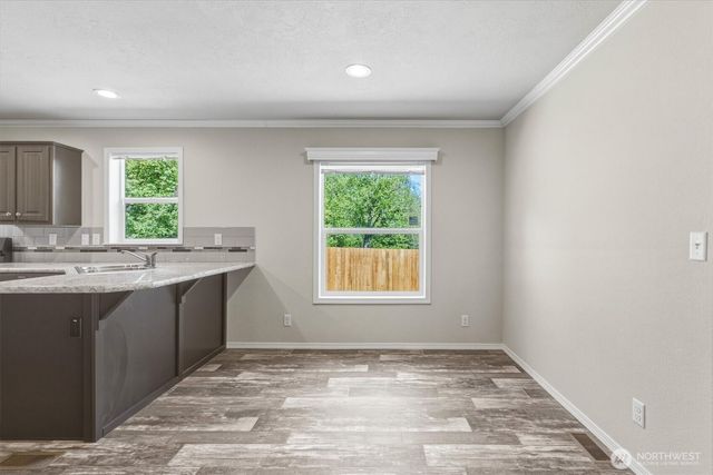 101 Sir Lancelot Drive, Castle Rock, WA 98611
