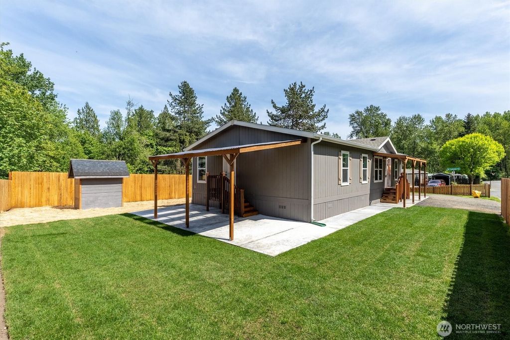 101 Sir Lancelot Drive, Castle Rock, WA 98611