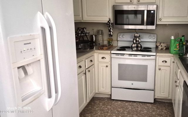 142 Plum Tree Road, Brandon, MS 39047