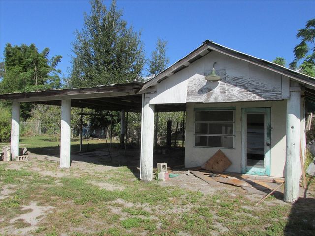 715 S SEMINOLE AVENUE, Fort Meade, FL 33841
