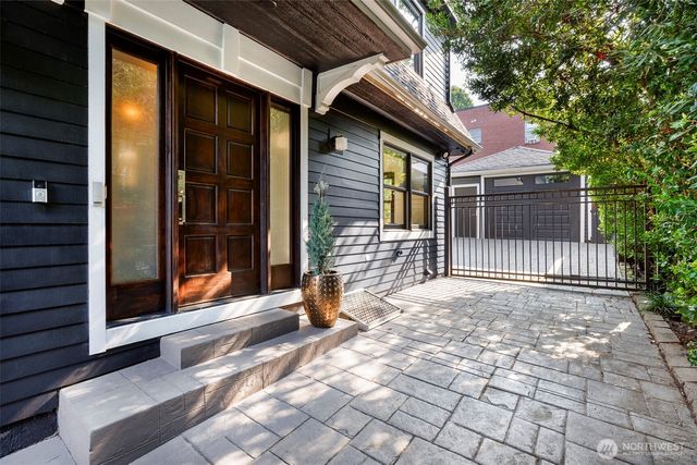 734 10th Avenue E, Seattle, WA 98102