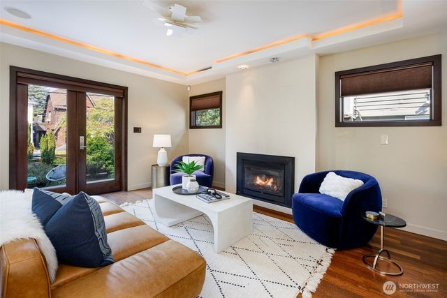 734 10th Avenue E, Seattle, WA 98102