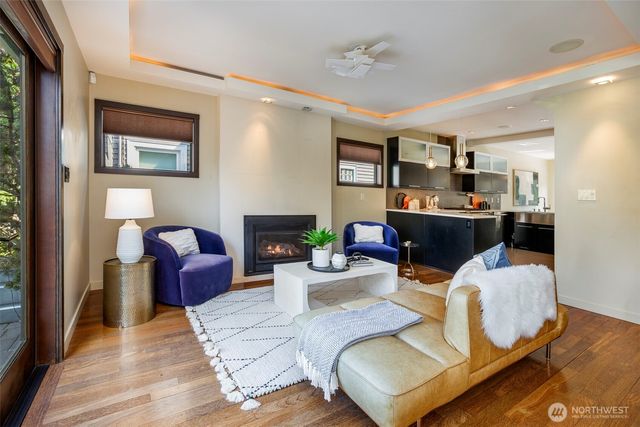 734 10th Avenue E, Seattle, WA 98102