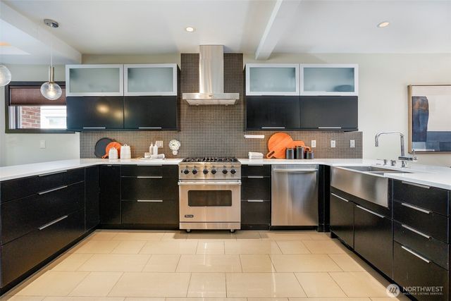 734 10th Avenue E, Seattle, WA 98102